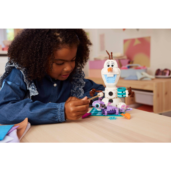 LEGO® Disney Princess 43287 Olaf a Bruni na zábavnom pikniku