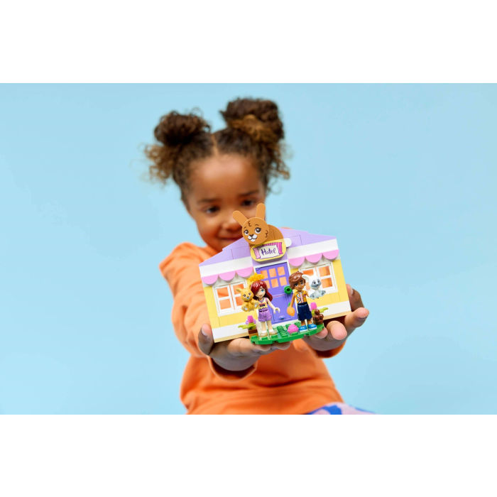 LEGO® Friends 42679 Hotel pre zajačikov v mestečku Heartlake